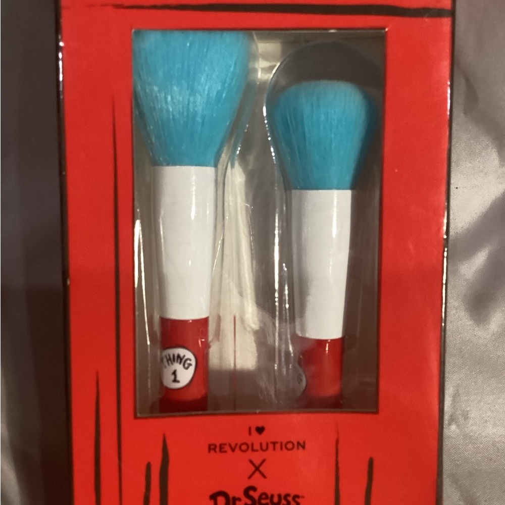 I Heart Revolution Dr Seuss Thing 1 & 2 Makeup Face Brush Duo 2pc Set NEW - Picture 3 of 9